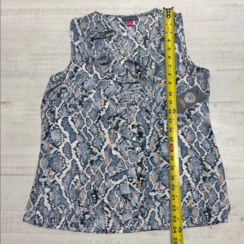 Vince Camuto Snake Print Ruffled Top Womens Size XS NWT - Picture 2 of 10